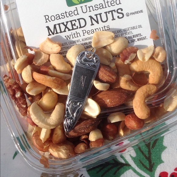 robindi Jewelry - N monogrammed pendant.